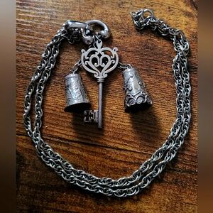 Silver tone vintage necklace